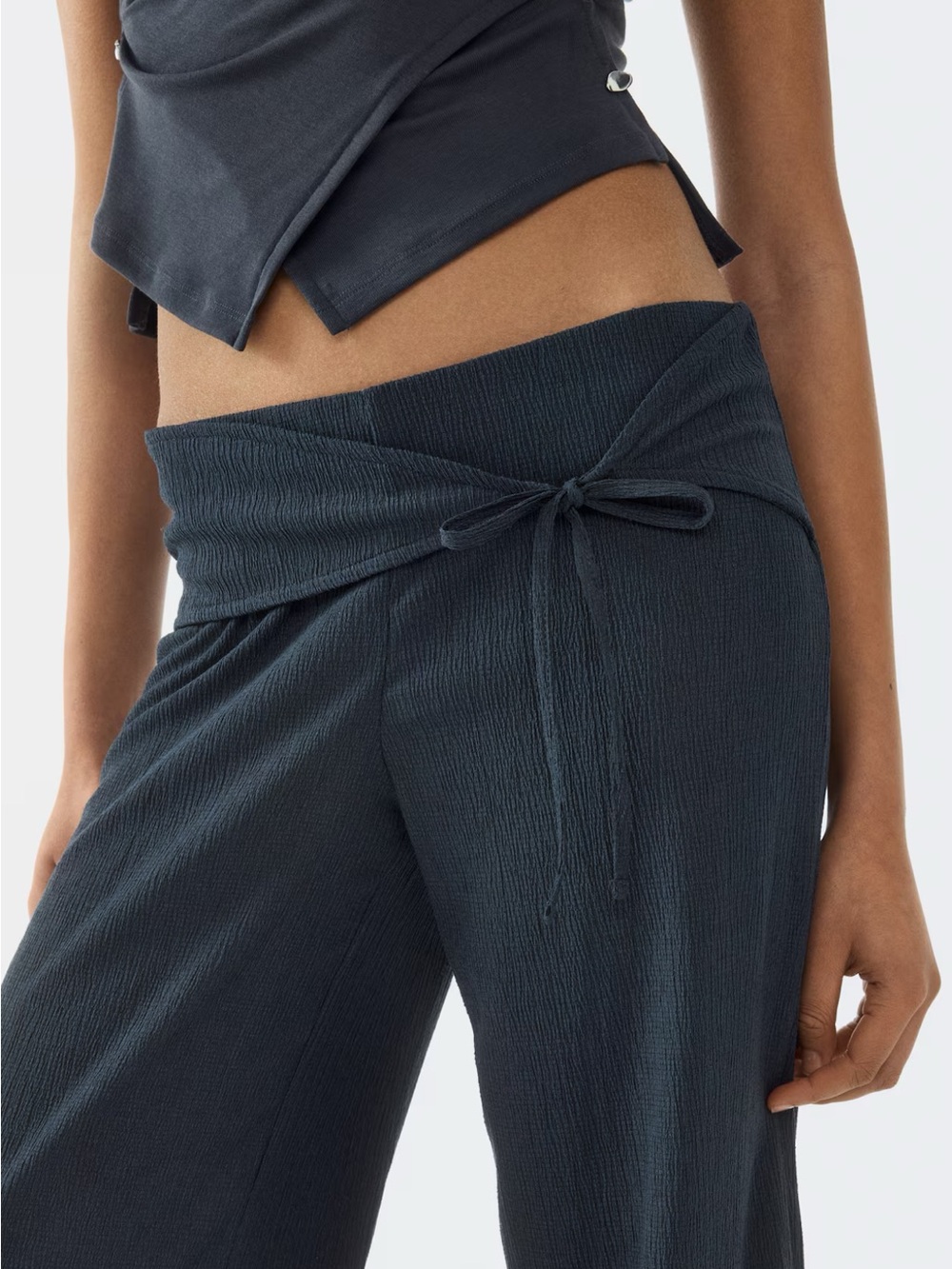 H&M Tie-Waist Pants in Dark Blue